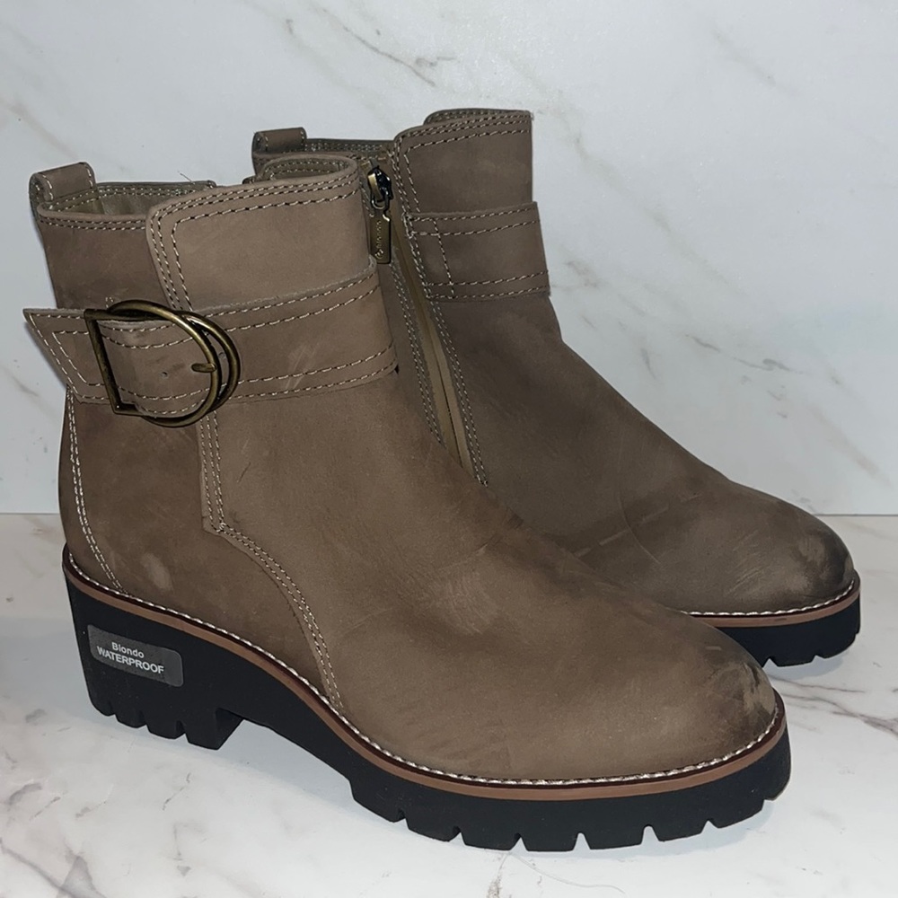 NEW Blondo Women's Dagger Waterproof Boots sz 9.  (K20)